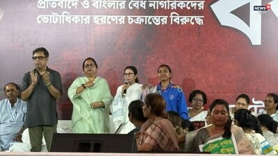 মমতা বন্দ‍্যোপাধ‍্যায় ও সুপ্রিয়া দাস ঘোষ