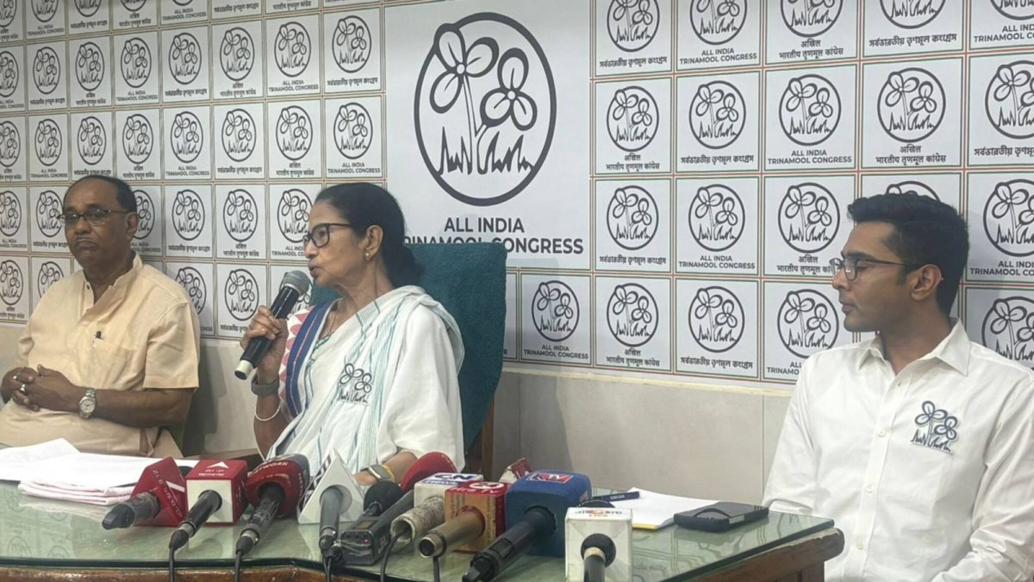 TMC: ‘২০২৬ এ ২২৬ এর বেশি আসন পেয়ে জিতব’! প্রার্থী তালিকা ঘোষণার আগেই জানিয়ে দিলেন মমতা, কমিশনকেও তোপ