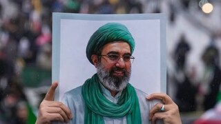 কীভাবে বাঁচলেন মোজতবা খামেনি?