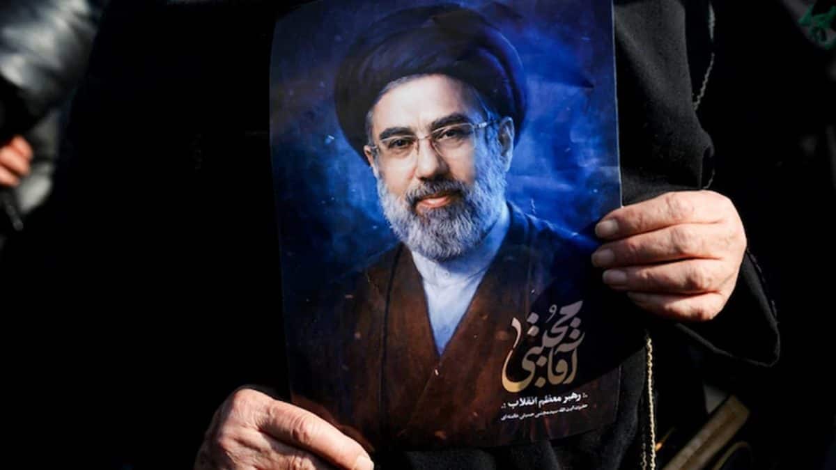 লন্ডনের প্রাসাদ, দুবাইয়ের ভিলা থেকে ইউরোপে একাধিক হোটেল ! সারা বিশ্বে কীভাবে ২৭,৫০০ কোটি টাকার বিশাল সাম্রাজ্য গড়ে তুলেছেন মোজতবা খামেনেই?