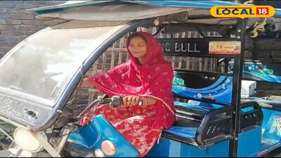 টোটো নিয়ে রাজপথে ফাতেমা বিবি 