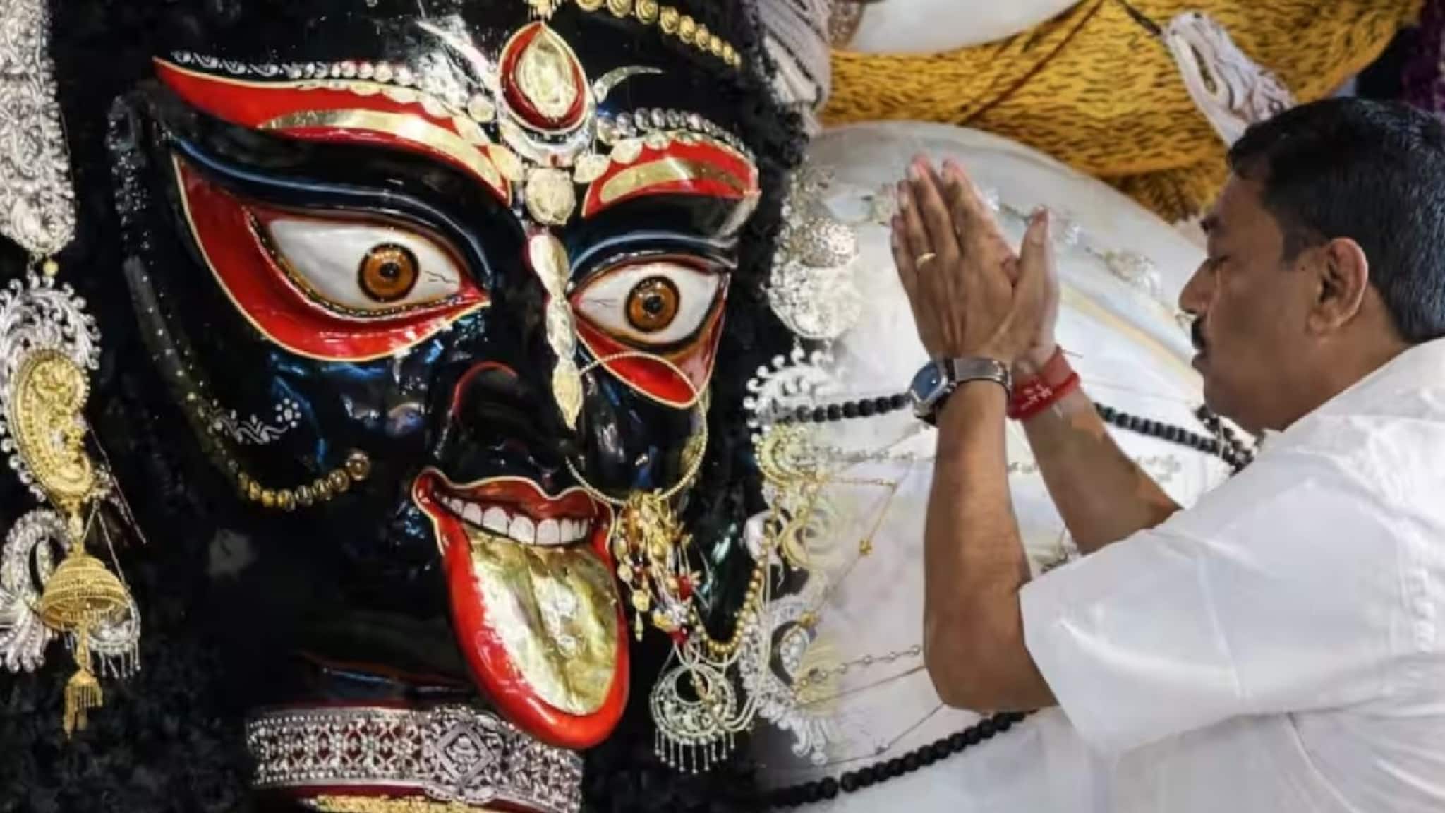 Naihati Boro Maa Mandir: বড়মার মন্দিরে নামে ভক্তদের ঢল! ভক্তদের সুবিধার্থে এবার লিফট, চলমান সিঁড়ির দাবি নৈহাটি স্টেশনে