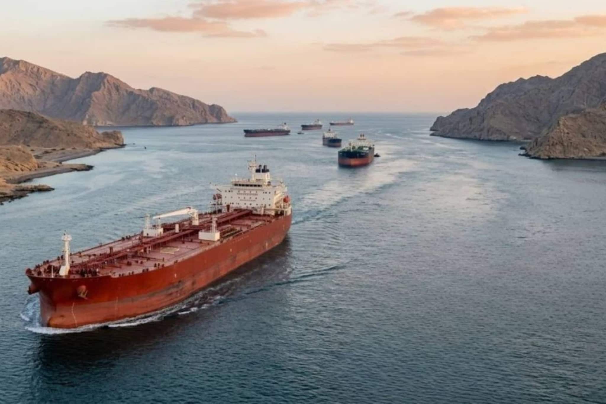 যুদ্ধের মূল্য! হরমুজ প্রণালী পারাপারের জন্য জাহাজগুলির উপর ১৮ কোটি টাকারও বেশি কর আরোপ ইরানের যুদ্ধের মূল্য! হরমুজ প্রণালী পারাপারের জন্য জাহাজগুলির উপর ১৮ কোটি টাকারও বেশি কর আরোপ ইরানের