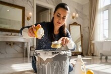 Bathroom Bucket & Mug Cleaning Tips: বাথরুমের নোংরা বালতি-মগ দেখে গা ঘিনঘিন করছে? রান্নাঘরের ১ চিমটে সাদা গুঁড়োতেই হবে ঝকঝকে তকতকে...চুটকিতে সাফ চটচটে শ্যাওলা-ময়লা