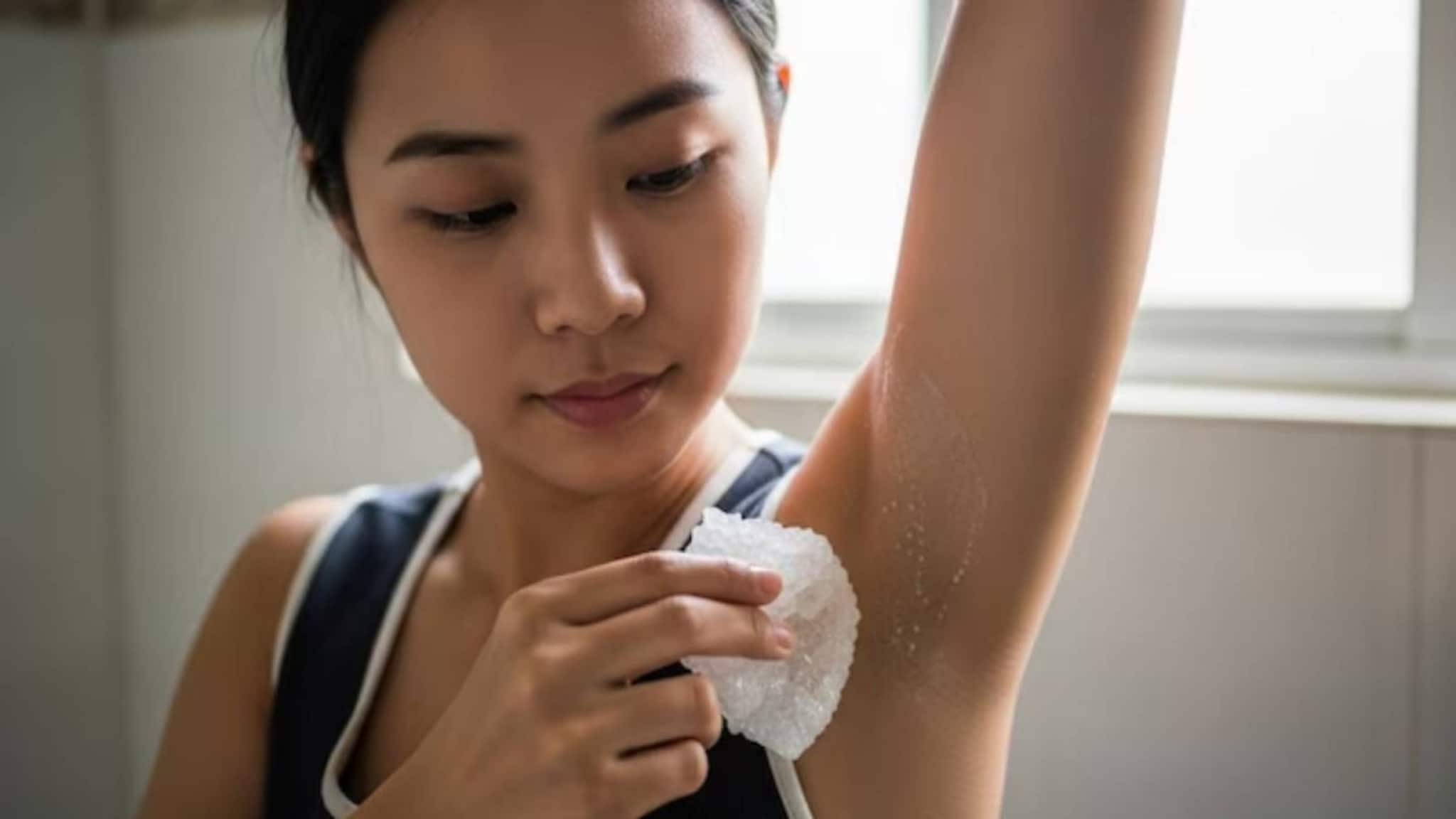 Underarms Tips: বাহুমূলে ফিটকিরি লাগালে কী হয়? জানলে চমকে যাবেন! ঘামে ভেজা প্যাচপ্যাচে গরম পড়ার আগেই জেনে নিন