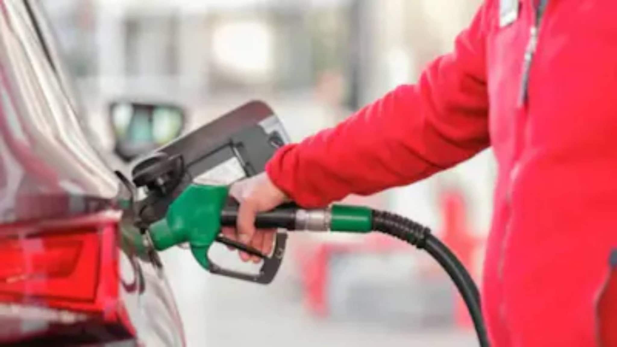 Pakistan Fuel Price: হরমুজ-অচলাবস্থার সঙ্কটে পাকিস্তানে  ২০০‍% দাম বাড়ল জ্বালানির! দেশজুড়ে তীব্র হাহাকার!