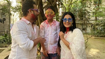 বানভাসি প্রেমে বাড়ির অমতে রাহুল-প্রিয়াঙ্কার লিভ ইন, ভাঙন-ঝড়ের পরও মুঠোবন্দি দুই চিরসঙ্গীর হাত আলগা হয়ে গেল সমুদ্রের উত্তাল ঢেউয়ের ঝাপটায়