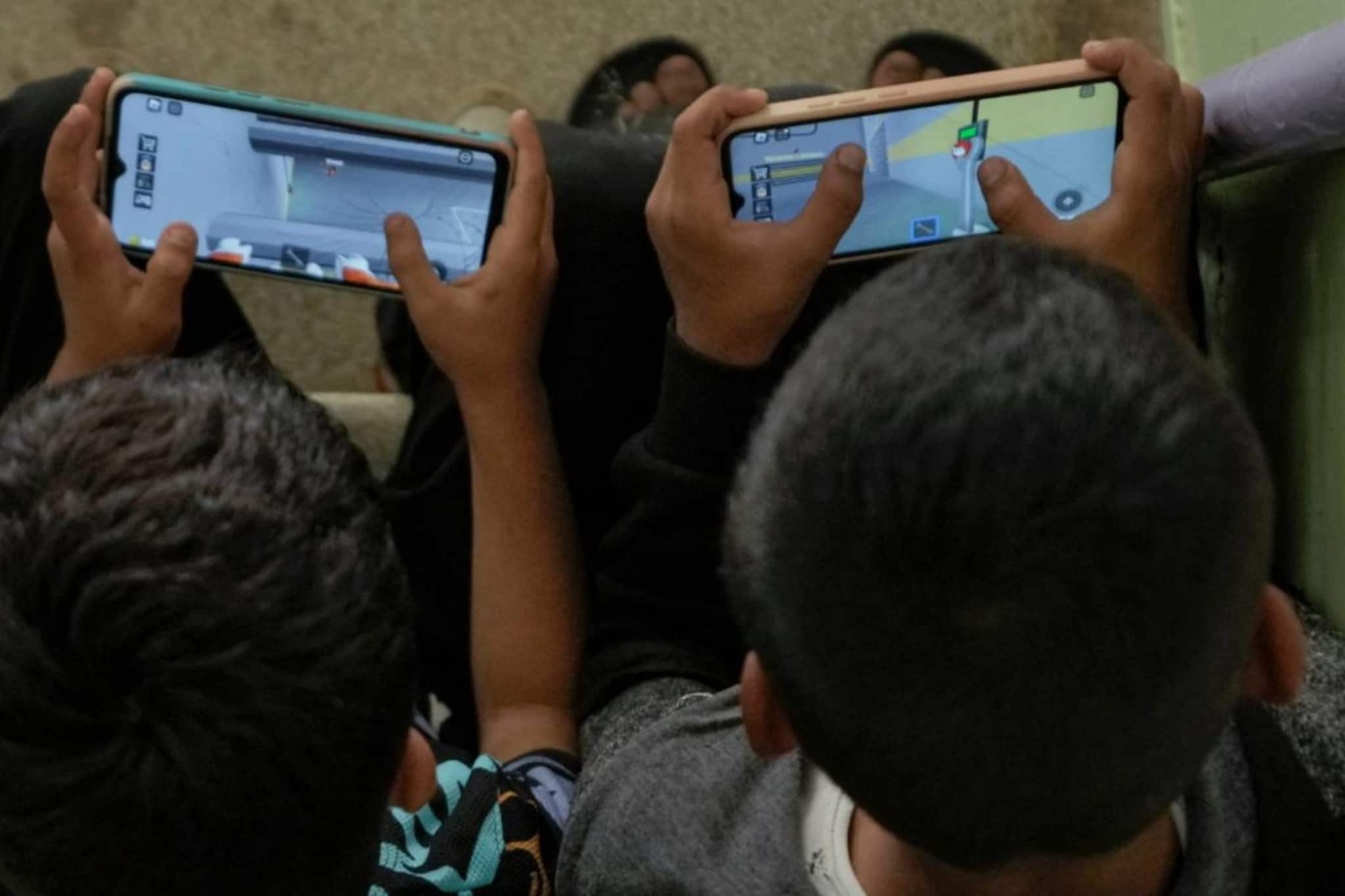 দিনে স্ক্রিনটাইম ১ ঘণ্টা! সন্ধ্যার ৭ টার পর বন্ধ ইন্টারনেট! ১৬ বছরের কম বয়সিদের জন্য নতুন ডিজিটাল-আচরণবিধির প্রস্তাব দেশের এই রাজ্যে