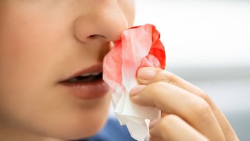 গরমে নাক দিয়ে রক্তপাত? সে সময় ভুলেও করবেন না ১ বিশেষ কাজ! গলায় প্রবাহিত হতে পারে রক্ত! গরমে নাক দিয়ে রক্তপাত? সে সময় ভুলেও করবেন না ১ বিশেষ কাজ! গলায় প্রবাহিত হতে পারে রক্ত!