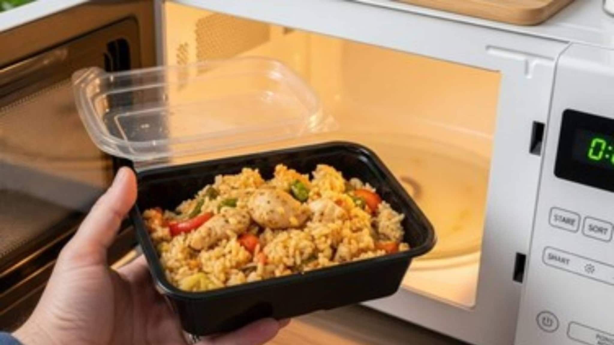 Microwave Oven Cooking Tips: ঠিক কতক্ষণ খাবার গরম করবেন মাইক্রোওয়েভ আভেনে? বেশি সময় ধরে রাখলে কি নষ্ট হয়ে যায় খাবার? জানুন