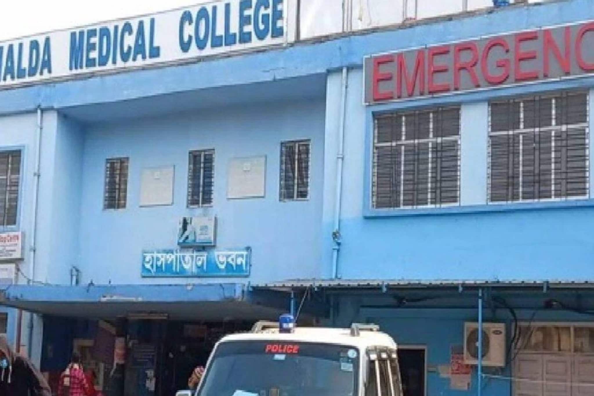 রঙের উৎসব রক্তাক্ত! সংঘর্ষে উত্তপ্ত মালদহের মানিকচকের মথুরাপুর, গুলিবিদ্ধ অন্তত ৩ রঙের উৎসব রক্তাক্ত! সংঘর্ষে উত্তপ্ত মালদহের মানিকচকের মথুরাপুর, গুলিবিদ্ধ অন্তত ৩