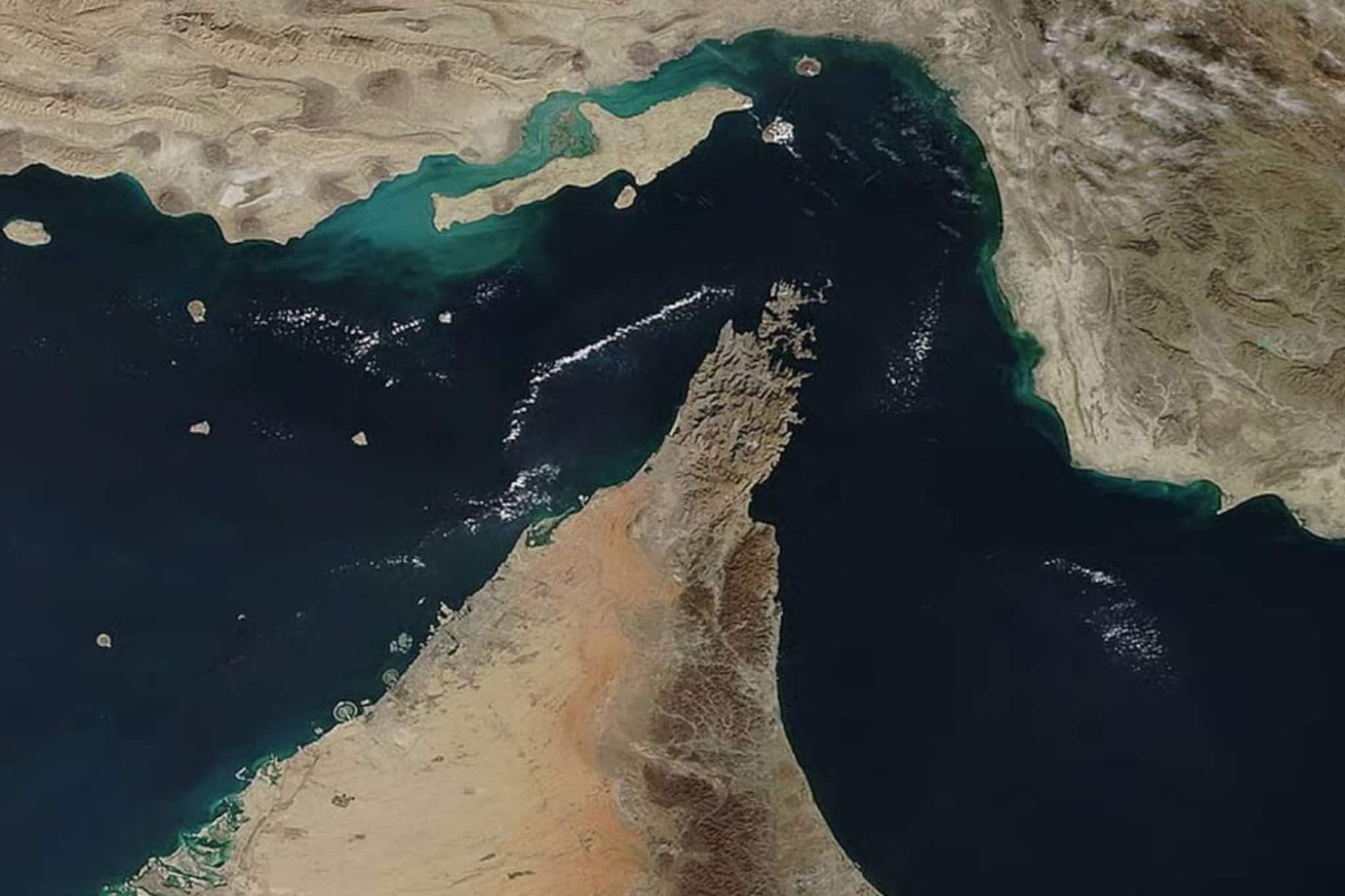 ‘হরমুজ’ শব্দের মানে কী? কোথা থেকে এল এই নাম? কেন এই সঙ্কীর্ণ বাণিজ্য জলপথ এত গুরুত্বপূর্ণ? জানুন