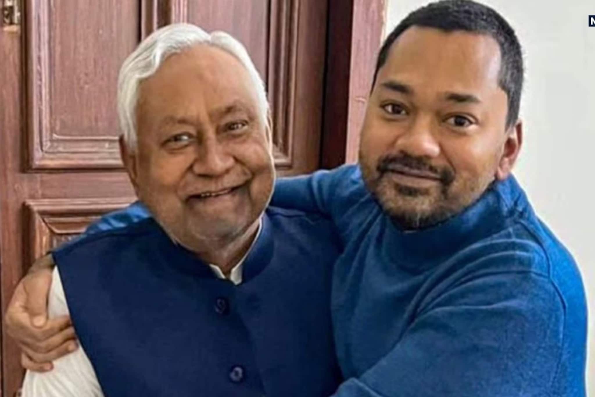 রাজনীতিতে আনুষ্ঠানিক প্রবেশ নীতীশ কুমারের ছেলের, জেডিইউ-তেই যোগ দিলেন নিশান্ত কুমারের