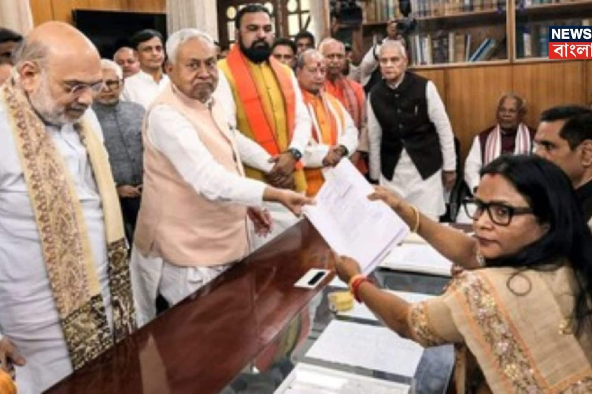 একপাশে অমিত শাহ আর অন্য পাশে সম্রাট চৌধুরি! রাজ্যসভায় মনোনয়ন পত্র দাখিল করলেন নীতীশ