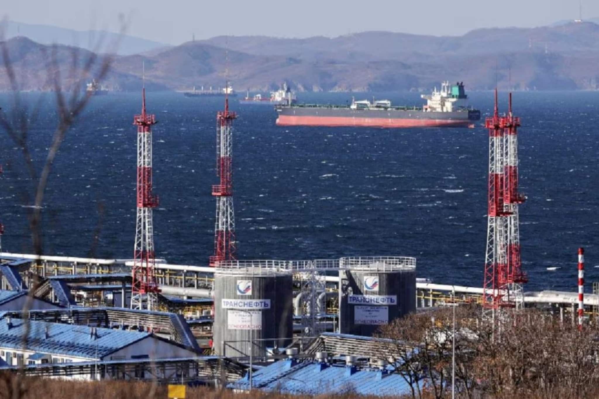 রাশিয়া থেকে ফের তেল কিনতে পারবে ভারত! ৩০ দিনের ‘ছাড়’ দিল আমেরিকা