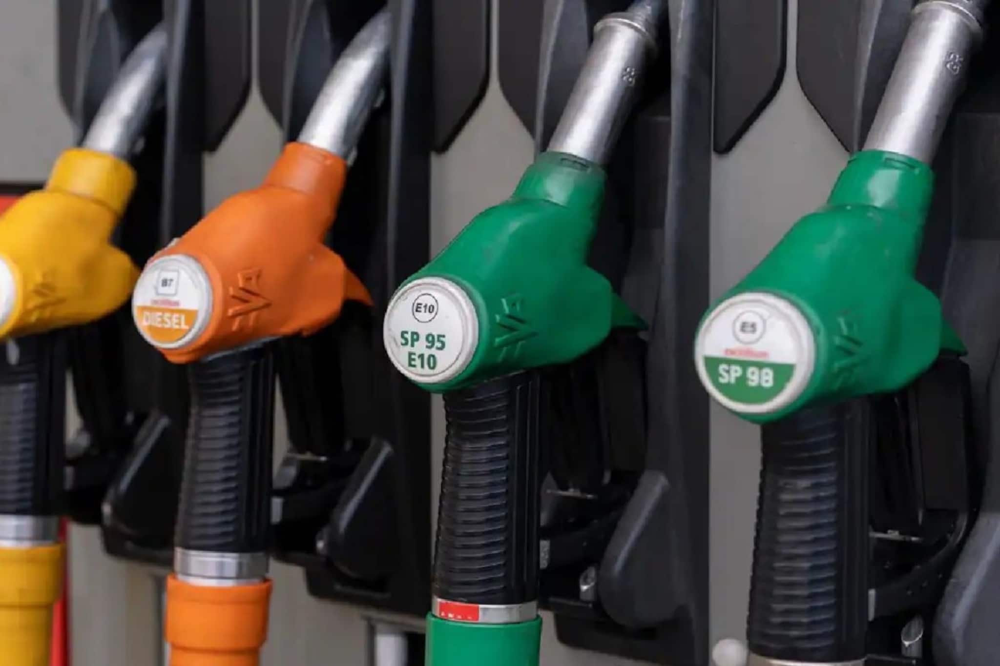 আর মাত্র ৬ দিন! তার পর ভারতের রাস্তায় গাড়ি চলবে কী করে! আর মাত্র ৬ দিন! তার পর ভারতের রাস্তায় গাড়ি চলবে কী করে!