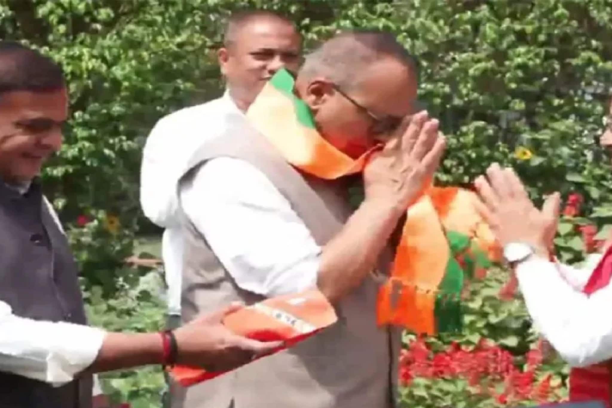 'অপমান সহ্য নয়, সরে গিয়ে কাজ করব', কংগ্রেস ছেড়ে বিজেপি-তে যোগ দিলেন অসমের সাংসদ প্রদ্যুৎ বোরদলোই