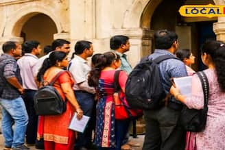 সরাসরি ইন্টারভিউয়ের মাধ্যমে চাকরির সুযোগ! শিক্ষক-অশিক্ষক পদে একাধিক কর্মী নিয়োগ নামী স্কুলে, এখনই আবেদন করুন 