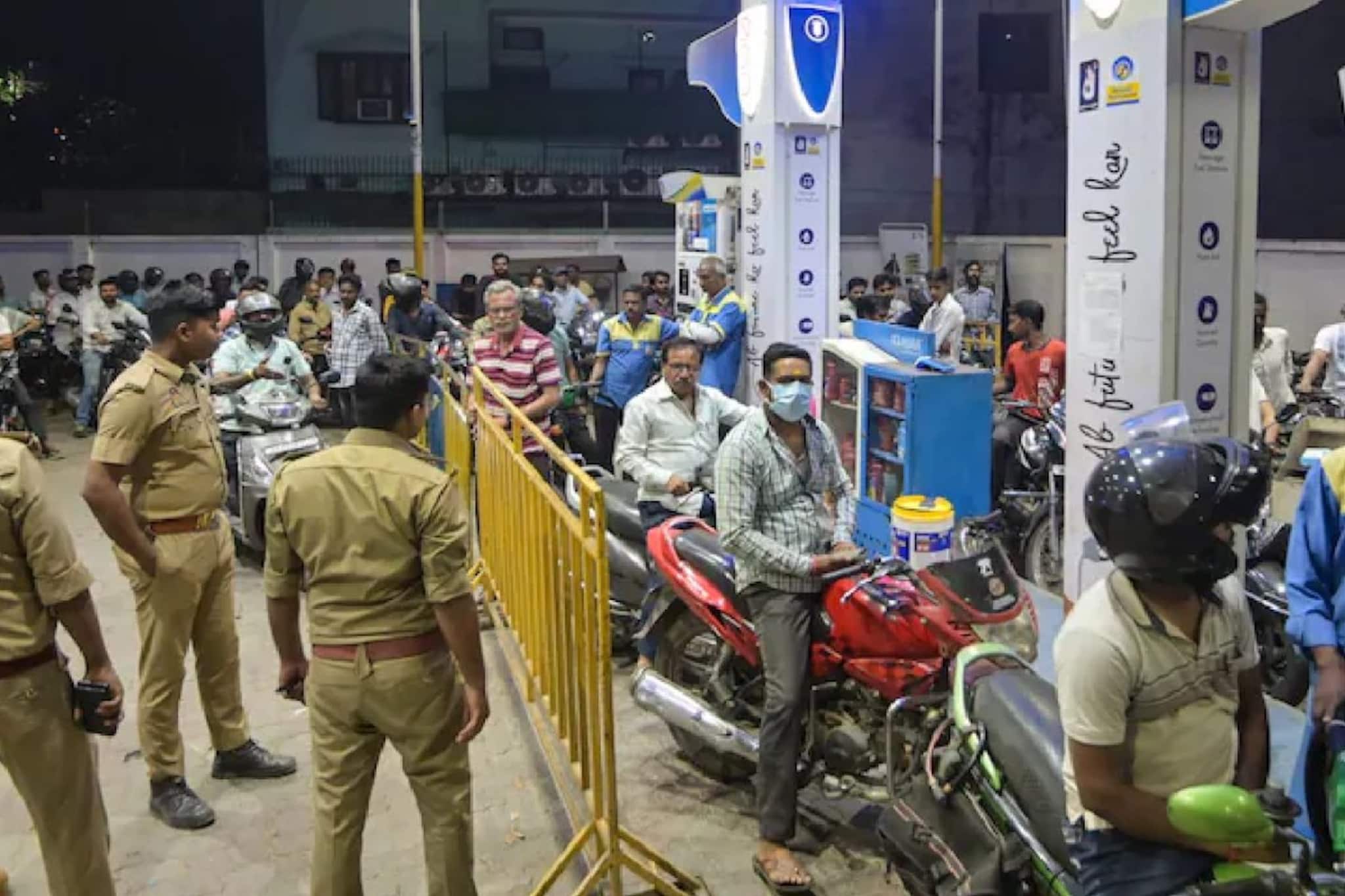 বাইক পাবে ২০০ টাকার পেট্রোল, চার চাকা ২০০০ টাকার! এনার্জি লকডাউন কি তা হলে হচ্ছেই?