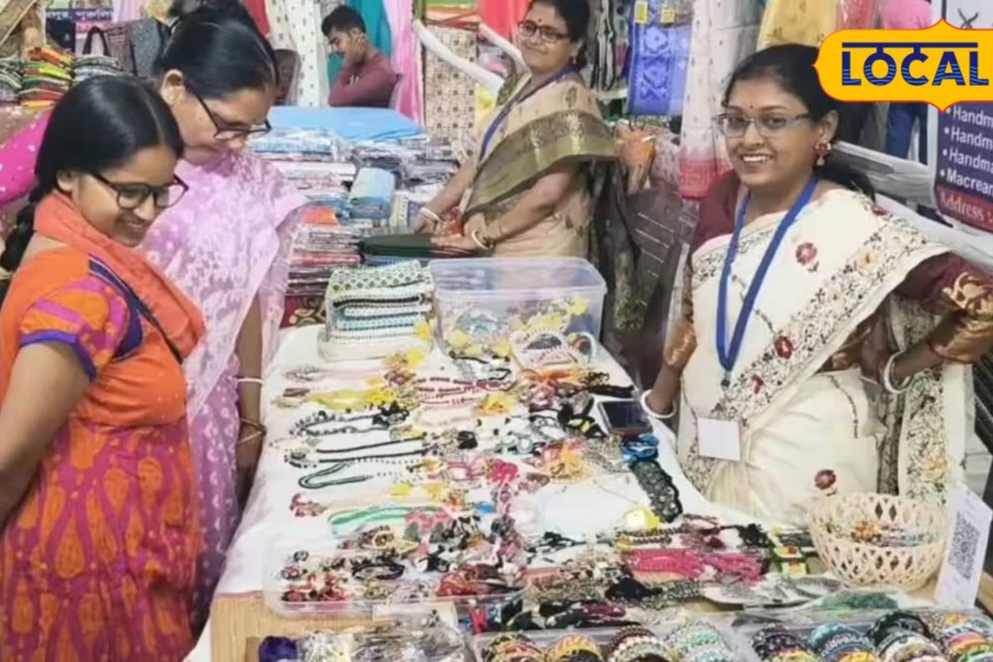 সংসার-সন্তান সামলে স্বাবলম্বী মহিলারা! পুরুলিয়ার অনন্য মেলায় নারীশক্তির জয়জয়কার সংসার-সন্তান সামলে স্বাবলম্বী মহিলারা! পুরুলিয়ার অনন্য মেলায় নারীশক্তির জয়জয়কার