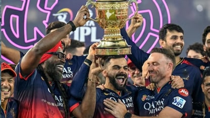 আইপিএল থেকে বাদ তারকা। আইপিএল থেকে বাদ তারকা।