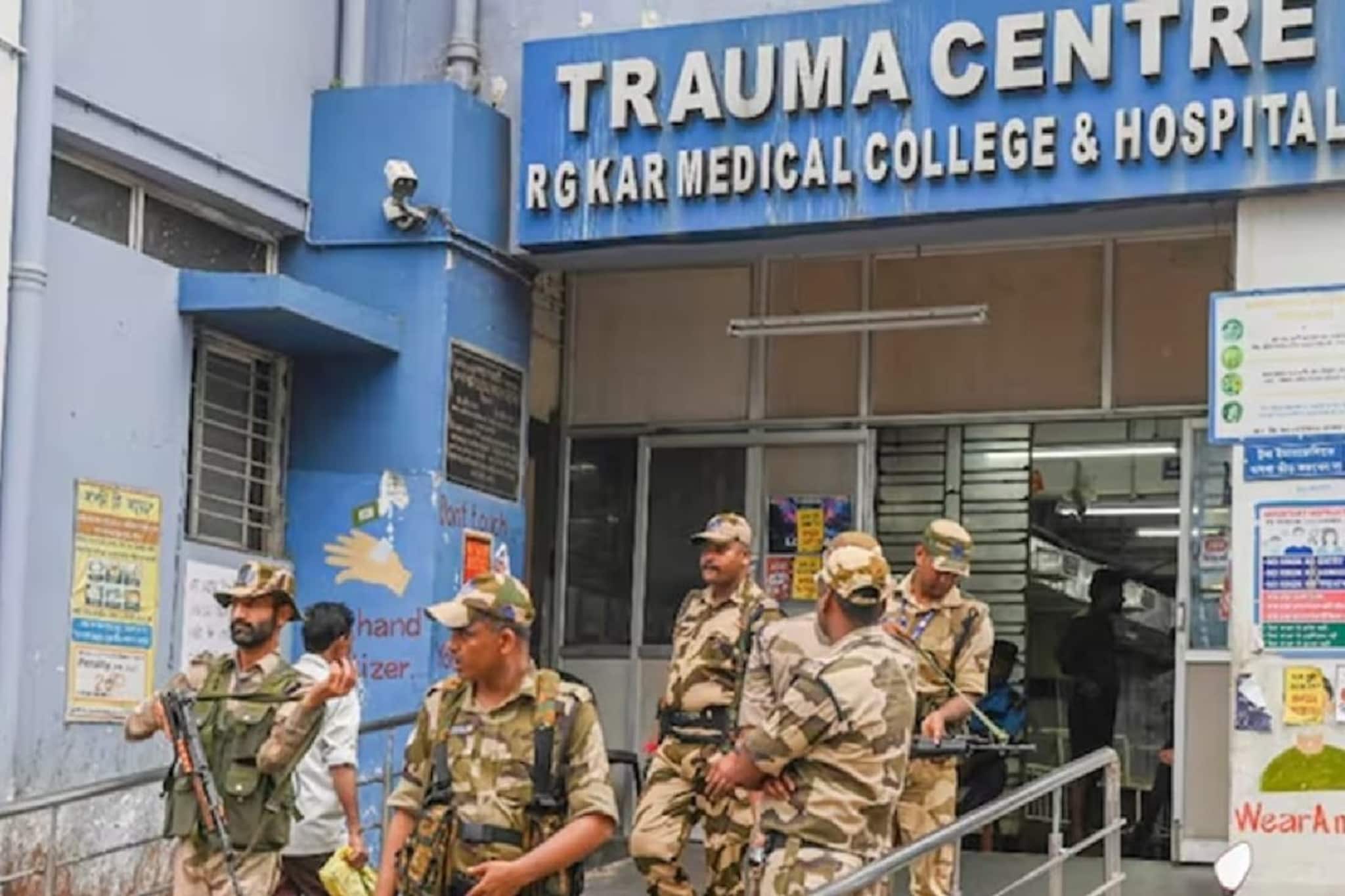 ফের RG Kar! ট্রমা কেয়ারে মিলল না শৌচাগার, লিফট বিভ্রাটে গেল আরও এক প্রাণ! ফের RG Kar! ট্রমা কেয়ারে মিলল না শৌচাগার, লিফট বিভ্রাটে গেল আরও এক প্রাণ!