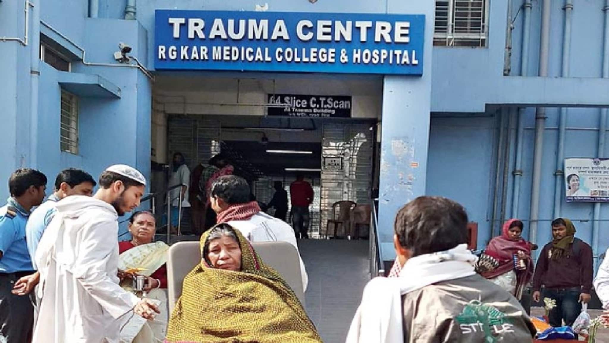 RG Kar-এ ট্রমা সেন্টারে কেন নেই বাথরুম? বাইরেরটায় তালা! শৌচালয় খুঁজতে গিয়েই মৃত্যু...বিস্ফোরক তথ্য!