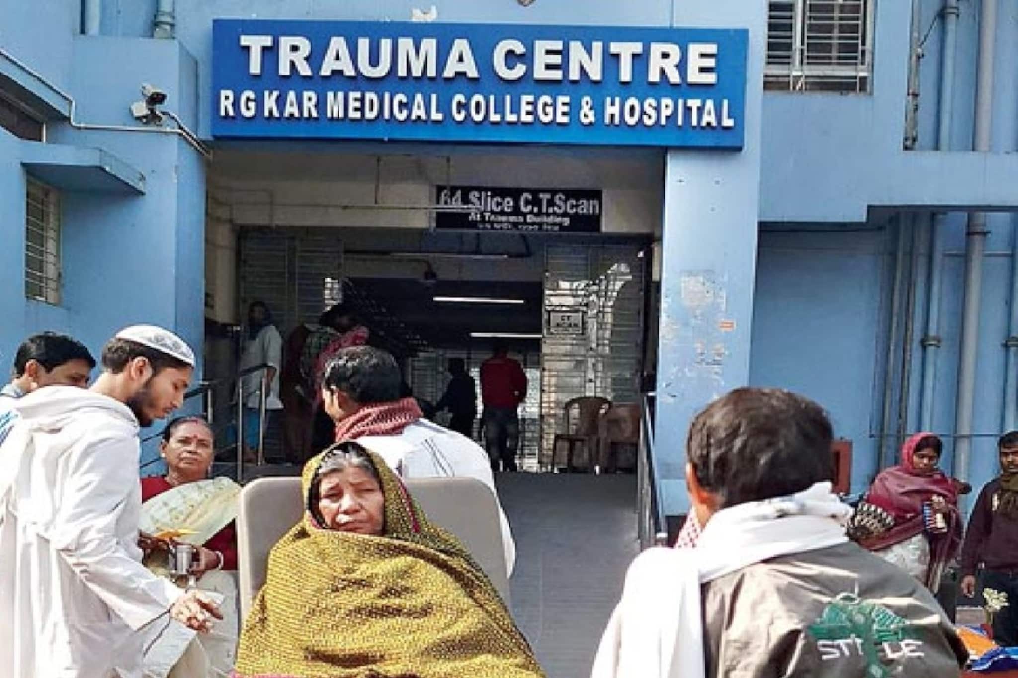 RG Kar-এ ট্রমা সেন্টারে কেন নেই বাথরুম? বাইরেরটায় তালা! শৌচালয় খুঁজতে গিয়েই মৃত্যু...বিস্ফোরক তথ্য! RG Kar-এ ট্রমা সেন্টারে কেন নেই বাথরুম? বাইরেরটায় তালা! শৌচালয় খুঁজতে গিয়েই মৃত্যু...বিস্ফোরক তথ্য!