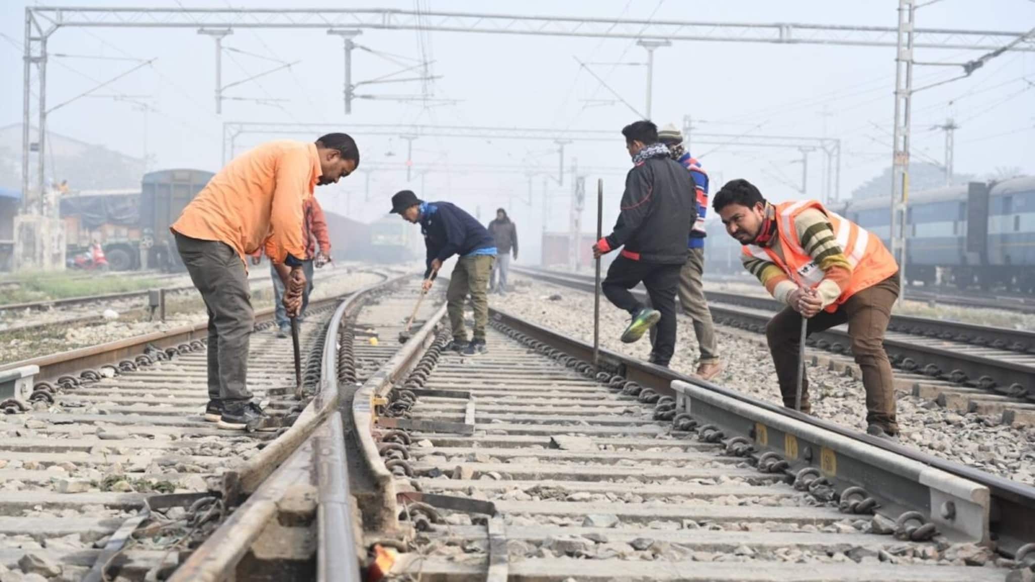 Indian Railways: ট্র‍্যাক নজরদারিতে জোর রেল মন্ত্রীর, বর্তমান পদ্ধতিগুলি পুনর্গঠনের জন্য কী ব্যবস্থা নেওয়া হচ্ছে? জেনে নিন