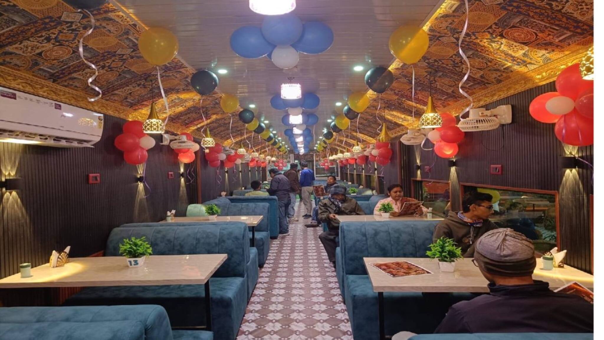 Rail Coach Restaurant: নস্টালজিয়া, লোভনীয় খাবার আর উষ্ণ আতিথেয়তার মিশেল... আরও সংখ্যা বাড়ছে রেল কোচ রেস্তোরাঁর
