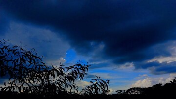 মুহূর্তে বদলাবে আকাশ, মেঘের সঞ্চার শুরু! বৃষ্টির পূর্বাভাস বাংলার ১২ জেলায়, আবহাওয়ার আপডেট