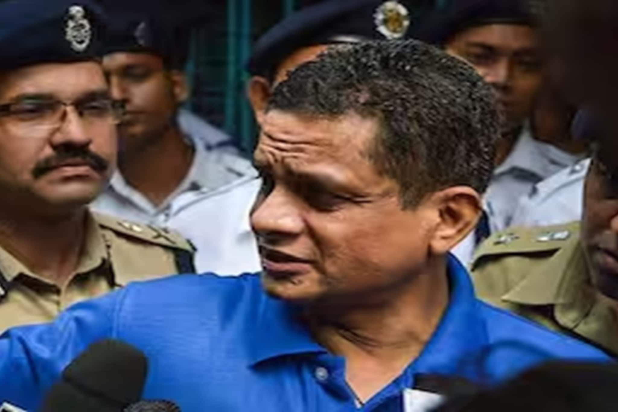 তৃণমূলের হয়ে প্রথম কমিশনের বৈঠকে গিয়ে চমক রাজীব কুমারের!তুলে ধরলেন ফর্ম 7 নিয়ে বড় অসঙ্গতি