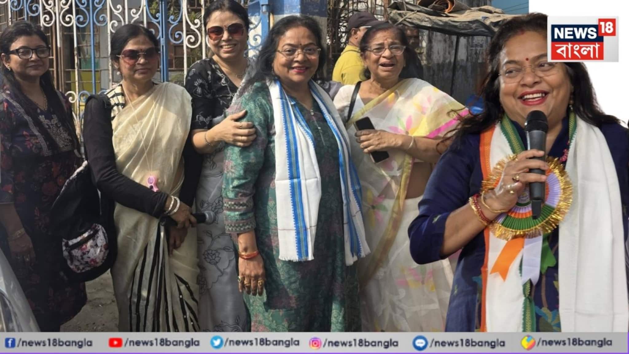 Ratna Chatterjee TMC: পূর্ব থেকে পশ্চিমে তৃণমূলকে জেতানোর দায়িত্ব রত্নার কাঁধে! শুরুতেই চমক, কার পা ছুঁয়ে নামলেন প্রচারে?