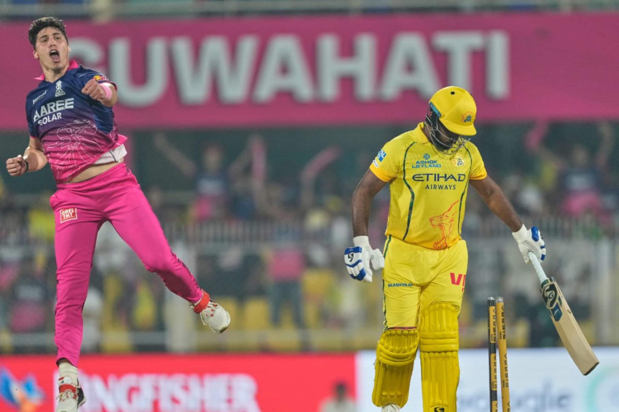 ধোনির উত্তরসূরি ভাবা হচ্ছিল তাঁকে! সিএসকে জার্সিতে অভিষেকে ফ্লপ সঞ্জু স্যামসন