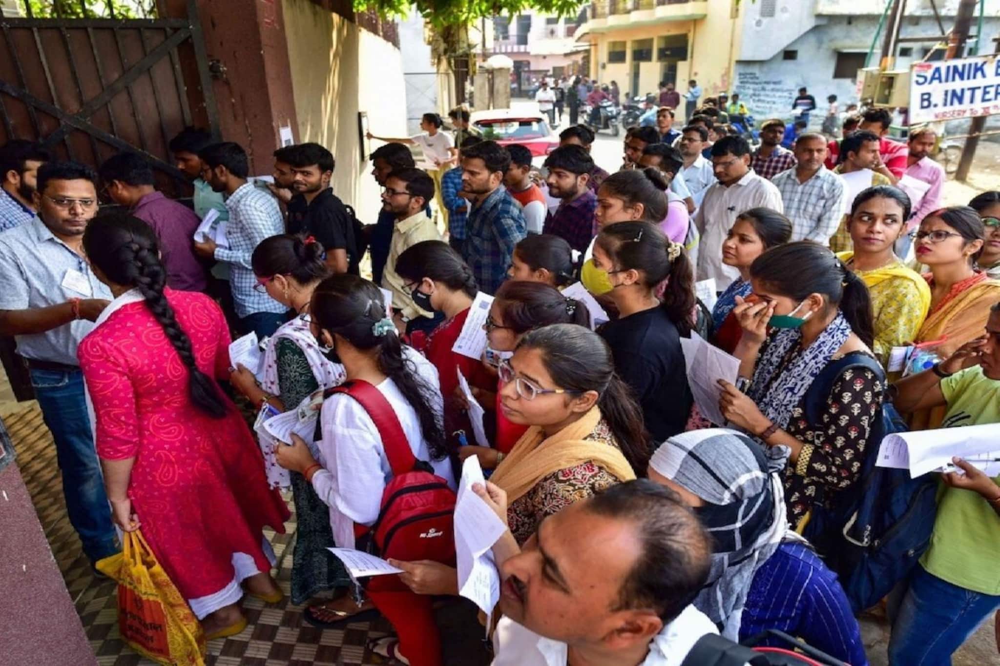 SSC Candidates Rejected: শিক্ষক নিয়োগে কড়া পদক্ষেপ, ১৬ প্রার্থীর প্রার্থীপদ বাতিল করল SSC! আইনি ব্যবস্থাও নেওয়া হতে পারে SSC Candidates Rejected: শিক্ষক নিয়োগে কড়া পদক্ষেপ, ১৬ প্রার্থীর প্রার্থীপদ বাতিল করল SSC! আইনি ব্যবস্থাও নেওয়া হতে পারে