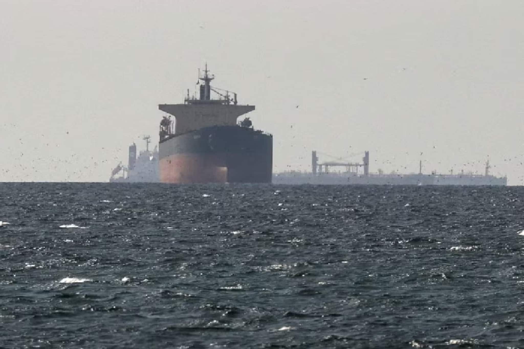 রান্নার গ্যাসের সমস্যা মেটাতে দেশে আসছে আরও দুটি এলপিজি গ্যাস ভর্তি ট্যাঙ্কার