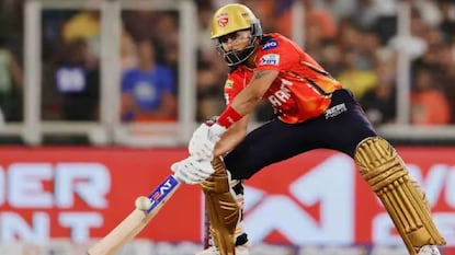 আজ নামবেন শ্রেয়স। আজ নামবেন শ্রেয়স।