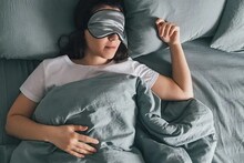 Sleep Hygiene: চোখের সুস্থতায় ঘুমের যত্ন: ভাল ঘুমই কেন জরুরি আপনার চোখের জন্য? জানুন বিশেষজ্ঞের মতামত