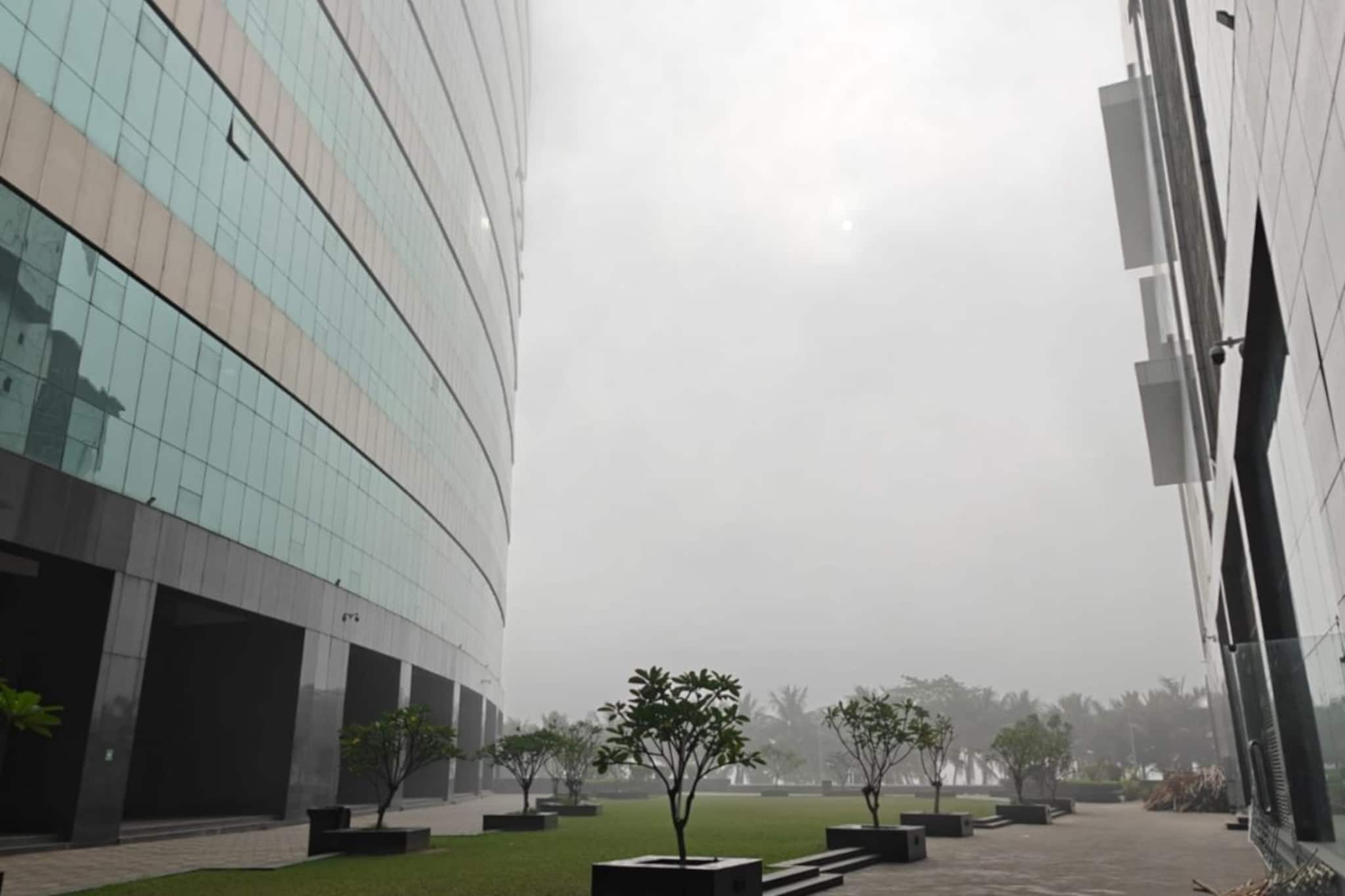 West Bengal Weather Update: কলকাতা-সহ দক্ষিণবঙ্গে ফের ঝড়বৃষ্টির সতর্কতা জারি ! জেনে নিন আবহাওয়ার আপডেট