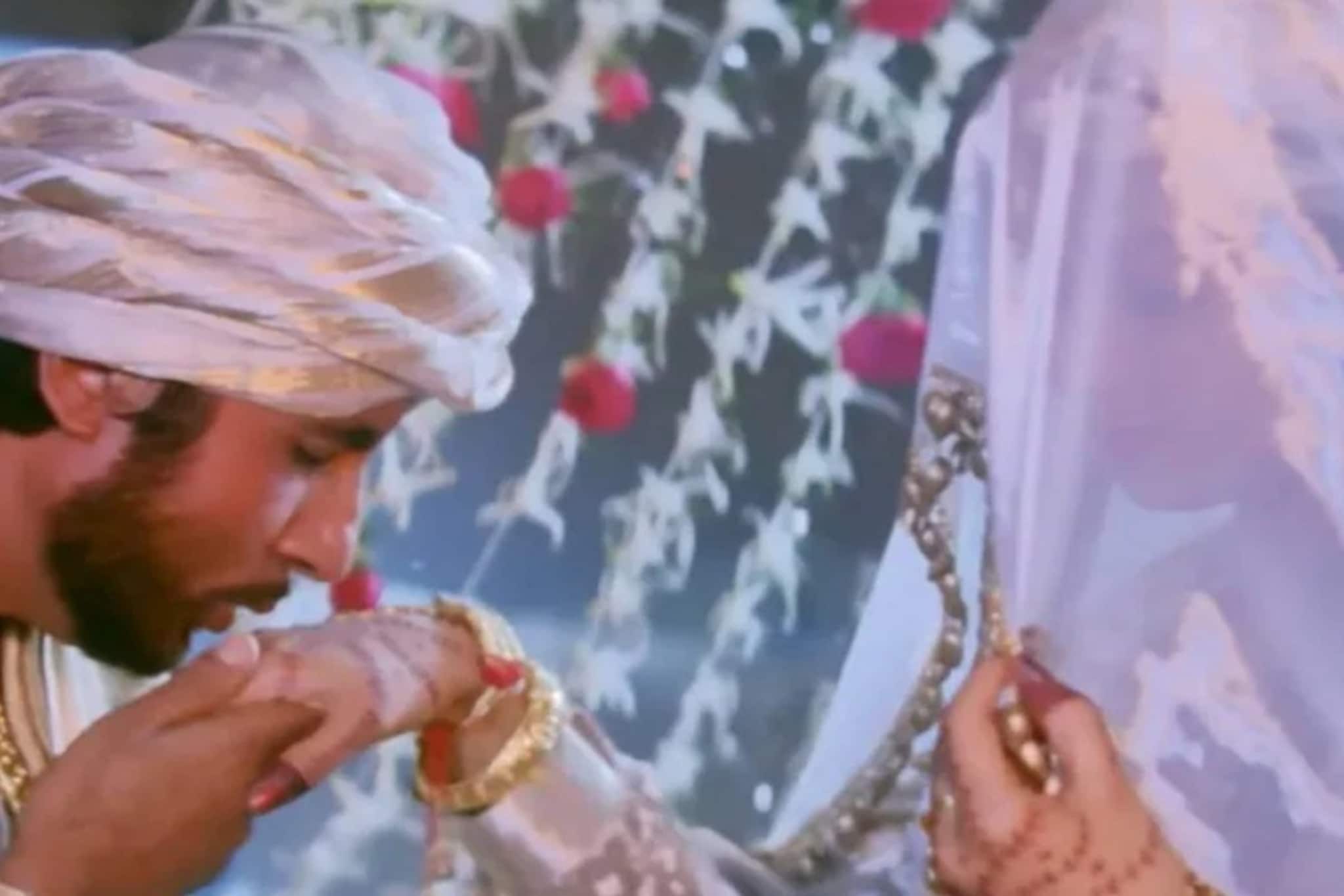 ৩৪ বছর আগে বক্স অফিসে পড়েছিল ধসের মুখে, ডুবেছিল এক নায়কের কেরিয়ারও ! পরে অবশ্য ‘কাল্ট ক্লাসিক’ তকমা পেয়েছিল এই ছবিটি ৩৪ বছর আগে বক্স অফিসে পড়েছিল ধসের মুখে, ডুবেছিল এক নায়কের কেরিয়ারও ! পরে অবশ্য ‘কাল্ট ক্লাসিক’ তকমা পেয়েছিল এই ছবিটি