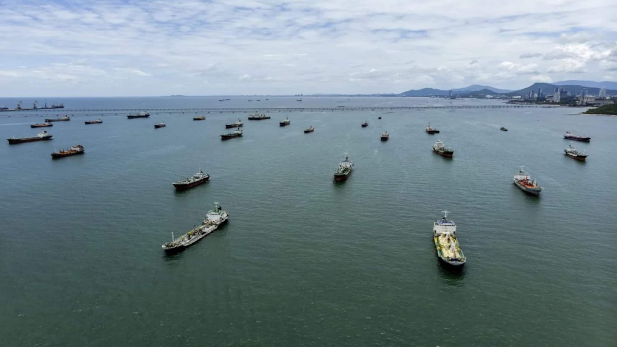 Strait of Hormuz: যুদ্ধ বন্ধ করব, কিন্তু...আমেরিকাকে নতুন শর্ত ইরানের! শর্ত শুনেই মাথায় হাত ওয়াশিংটনের! তবে কি 'খেলা' জিতে নিল ইরান?