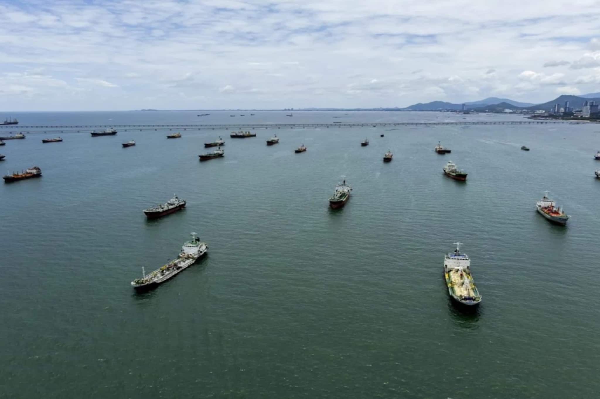 যুদ্ধ বন্ধ করব, কিন্তু...আমেরিকাকে নতুন শর্ত ইরানের! শর্ত শুনেই মাথায় হাত ওয়াশিংটনের! তবে কি 'খেলা' জিতে নিল ইরান? যুদ্ধ বন্ধ করব, কিন্তু...আমেরিকাকে নতুন শর্ত ইরানের! শর্ত শুনেই মাথায় হাত ওয়াশিংটনের! তবে কি 'খেলা' জিতে নিল ইরান?