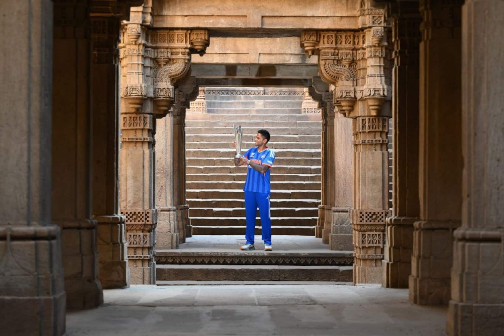 ইতিহাসের ছাপ মেখে প্রতিটা দেওয়াল-অলিন্দ! T20 WC জিতে কোথায় ফটোশ্যুট করলেন সূর্যকুমার