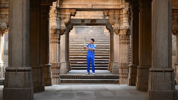 ইতিহাসের ছাপ মেখে প্রতিটা দেওয়াল-অলিন্দ! T20 WC জিতে কোথায় ফটোশ্যুট করলেন সূর্যকুমার