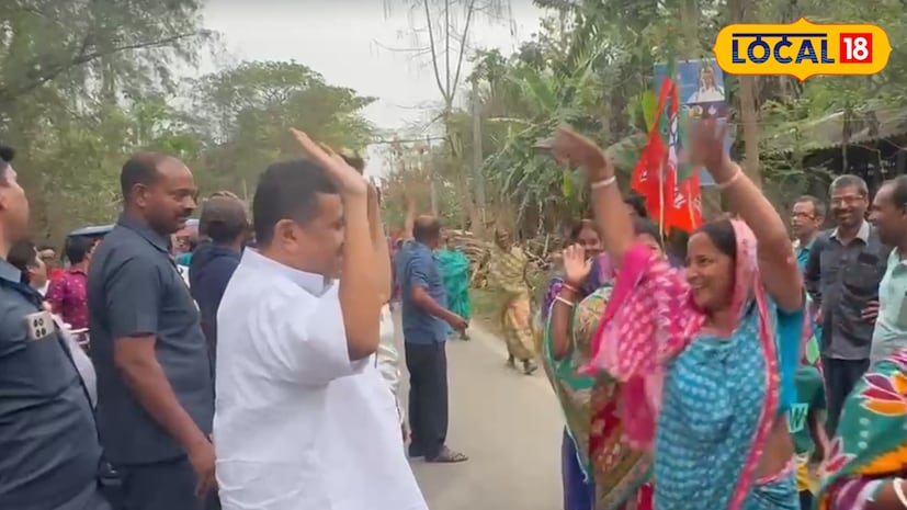 ভোটের প্রচারে এসআইআর নিয়ে ফের হুঁশিয়ারি দিতে দেখা গেল শুভেন্দু অধিকারীকে। ২৬ এর বিধানসভা নির্বাচনে তিনি নন্দীগ্রামের পাশাপাশি প্রতিদ্বন্দ্বিতা করছেন ভবানীপুরেও। আর এই দুই কেন্দ্র থেকেই জয়ের বিষয়ে তিনি আশাবাদী। আশাবাদী হওয়ার পাশাপাশি এসআইআর থেকে শুরু করে বিভিন্ন ইস্যুতে বারবার রাজ্য সরকারকে বিঁধতে দেখা যাচ্ছে তাকে। ভোটের প্রচারে এসআইআর নিয়ে ফের হুঁশিয়ারি দিতে দেখা গেল শুভেন্দু অধিকারীকে। ২৬ এর বিধানসভা নির্বাচনে তিনি নন্দীগ্রামের পাশাপাশি প্রতিদ্বন্দ্বিতা করছেন ভবানীপুরেও। আর এই দুই কেন্দ্র থেকেই জয়ের বিষয়ে তিনি আশাবাদী। আশাবাদী হওয়ার পাশাপাশি এসআইআর থেকে শুরু করে বিভিন্ন ইস্যুতে বারবার রাজ্য সরকারকে বিঁধতে দেখা যাচ্ছে তাকে।