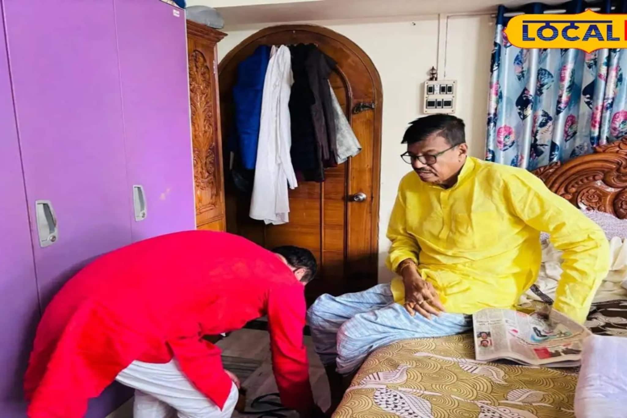 রবীন্দ্রনাথ ঘোষকে প্রণাম করে প্রচার শুরু পার্থর, বর্ষীয়ান নেতাকে কাকা সম্বোধন! কোচবিহারে জমজমাট প্রচার রবীন্দ্রনাথ ঘোষকে প্রণাম করে প্রচার শুরু পার্থর, বর্ষীয়ান নেতাকে কাকা সম্বোধন! কোচবিহারে জমজমাট প্রচার