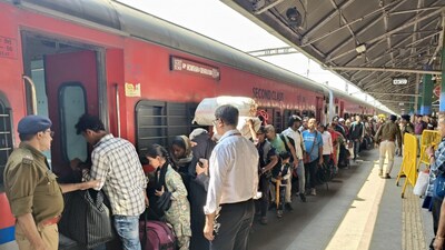 होली यात्रा हुई आसान: पूर्वी रेलवे ने त्योहार की भीड़ के लिए 276 विशेष ट्रेनें जोड़ीं.