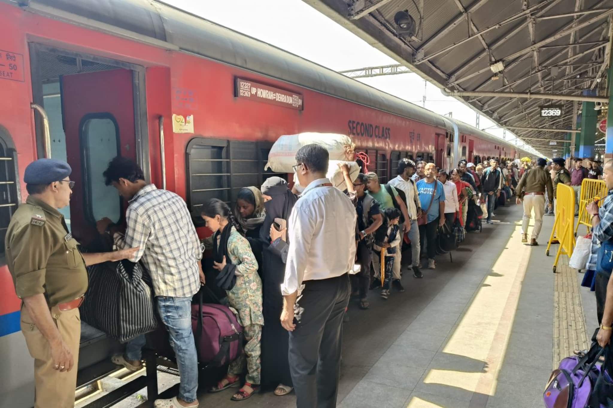 রঙের উৎসবের আগে যাত্রীদের জন্য সুখবর, ২৭৬টি বিশেষ ট্রেনে ভ্রমণ সহজ রঙের উৎসবের আগে যাত্রীদের জন্য সুখবর, ২৭৬টি বিশেষ ট্রেনে ভ্রমণ সহজ