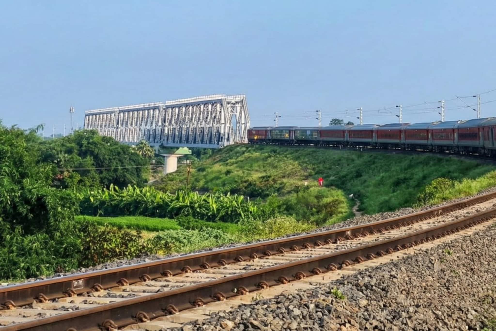 এলাকাবাসীর বহুদিনের দাবির বাস্তবায়ন! নতুন হল্ট পেল নশিপুর