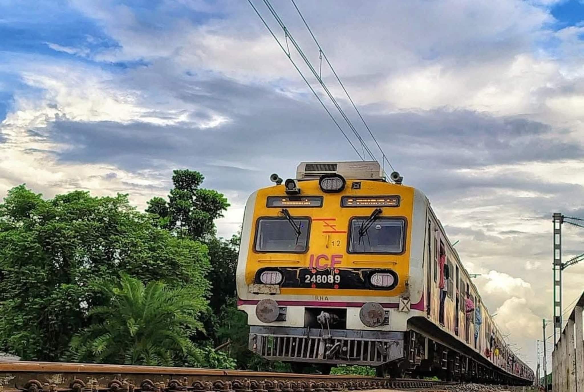 শিয়ালদহ ডিভিসনে যাত্রী সুবিধায় বিশাল পদক্ষেপ ভারতীয় রেলের, এবার লোকাল ট্রেন বিশেষ সুবিধা শিয়ালদহ ডিভিসনে যাত্রী সুবিধায় বিশাল পদক্ষেপ ভারতীয় রেলের, এবার লোকাল ট্রেন বিশেষ সুবিধা